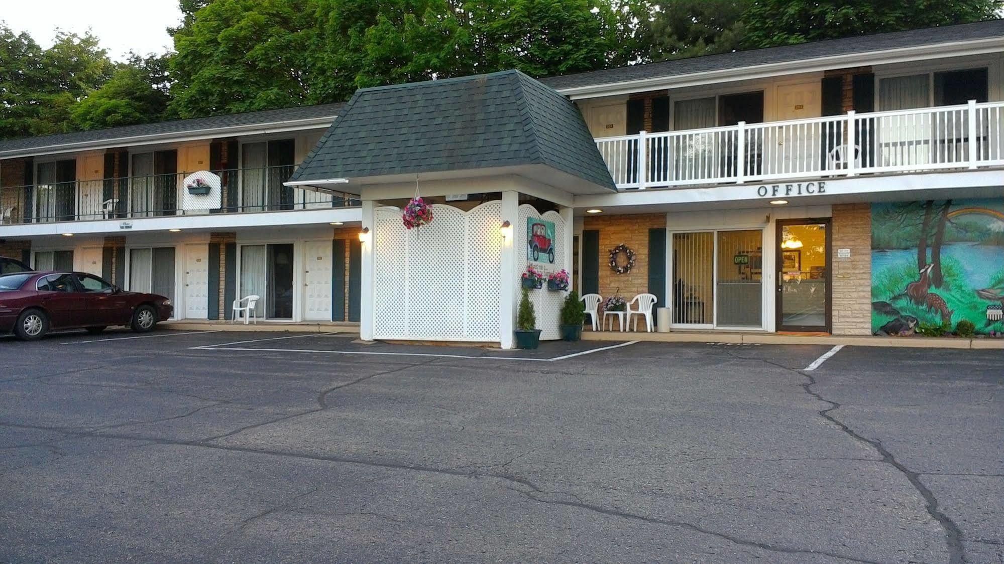 Brentwood Motor Inn Marquette Extérieur photo