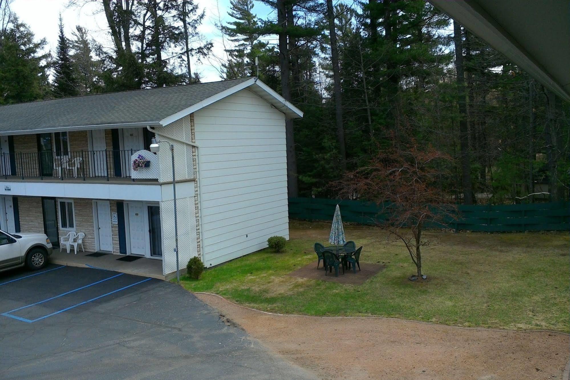 Brentwood Motor Inn Marquette Extérieur photo