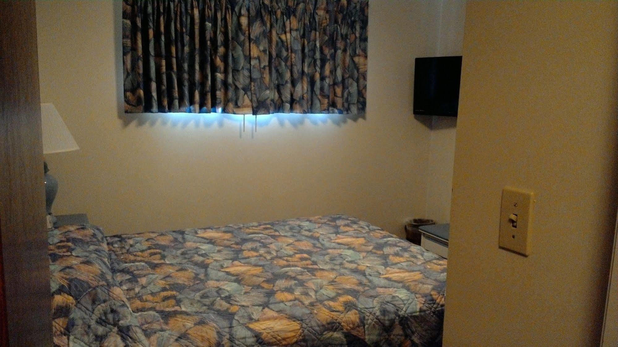 Brentwood Motor Inn Marquette Extérieur photo